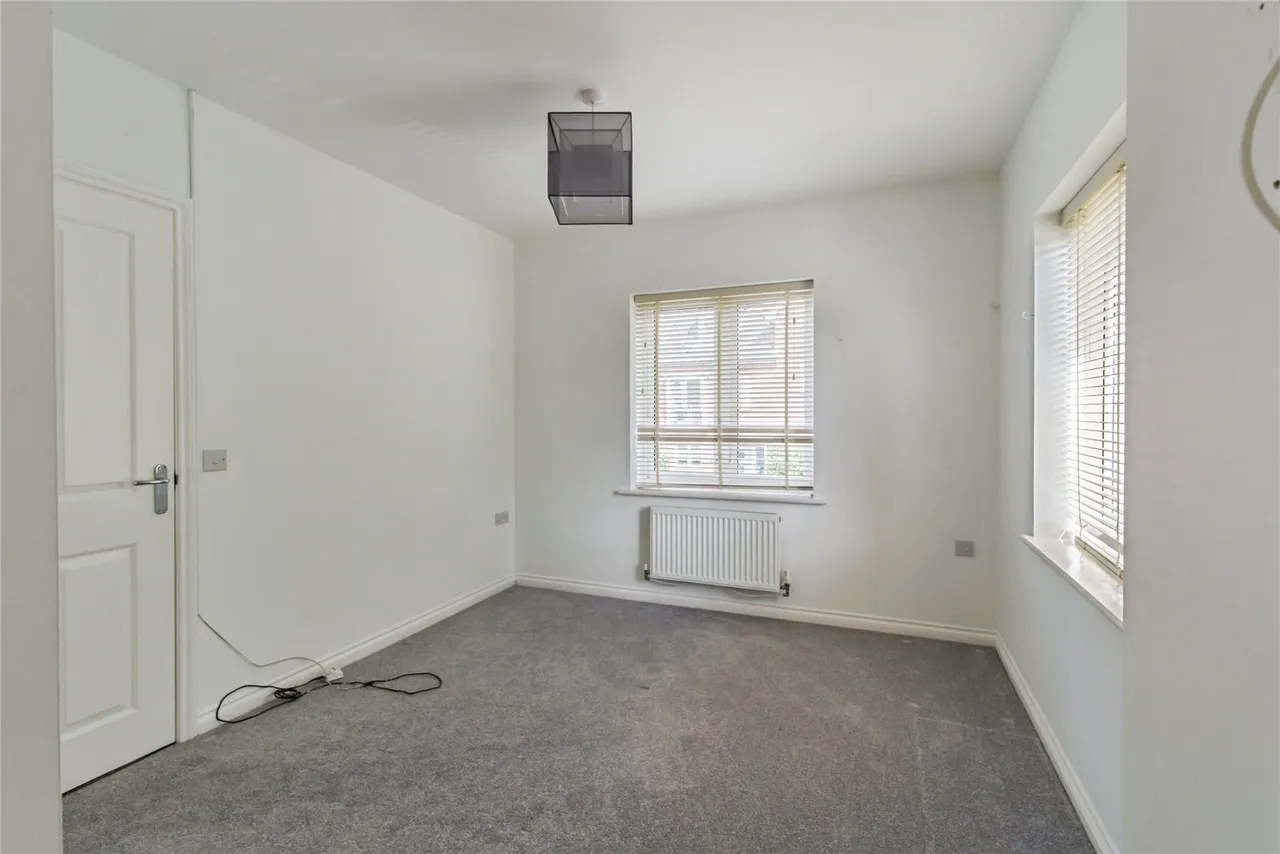 Consort Gardens, East Cowes, PO32, photo 12