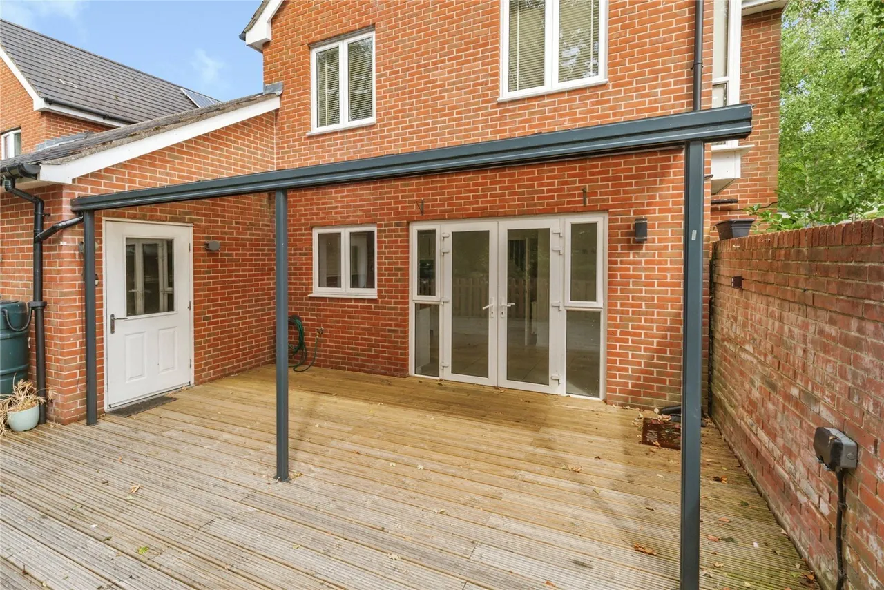 Consort Gardens, East Cowes, PO32, photo 5