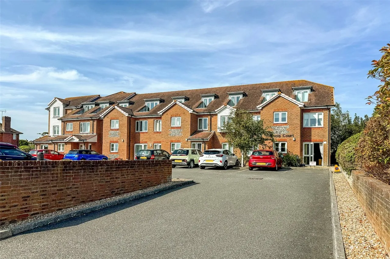 2 bed flat for sale, Church Street, Littlehampton, BN17