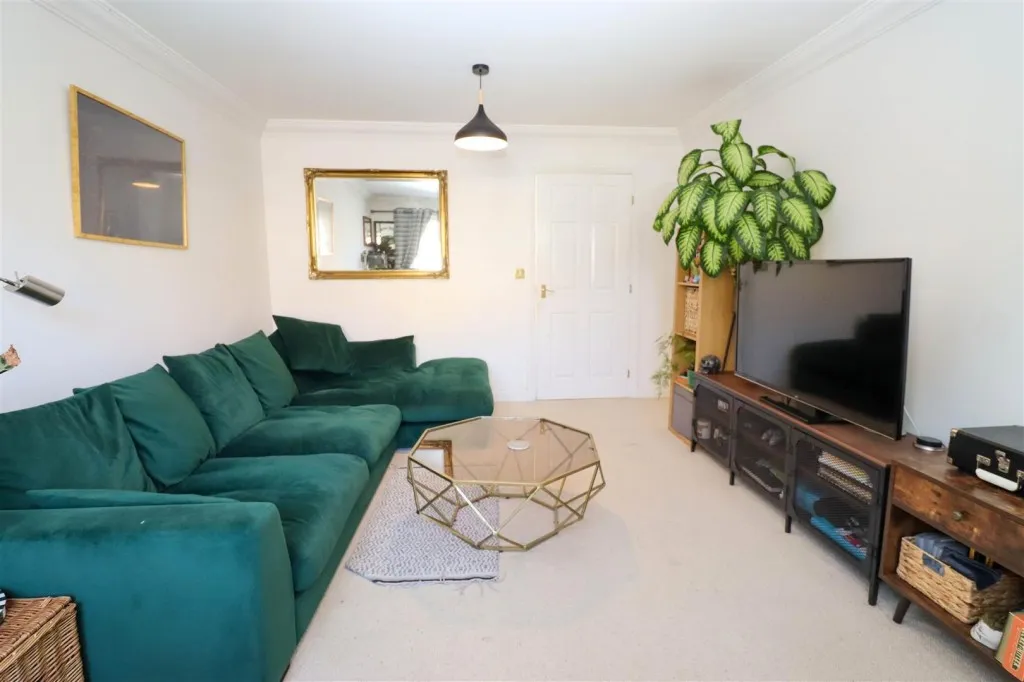 Turgis Road, Elvetham Heath, photo 6