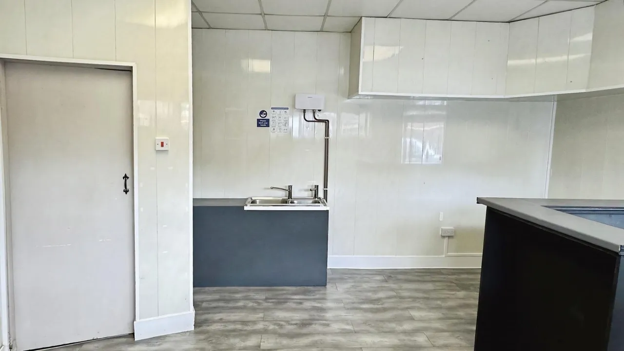 South Street, Pontypridd, CF37, photo 2