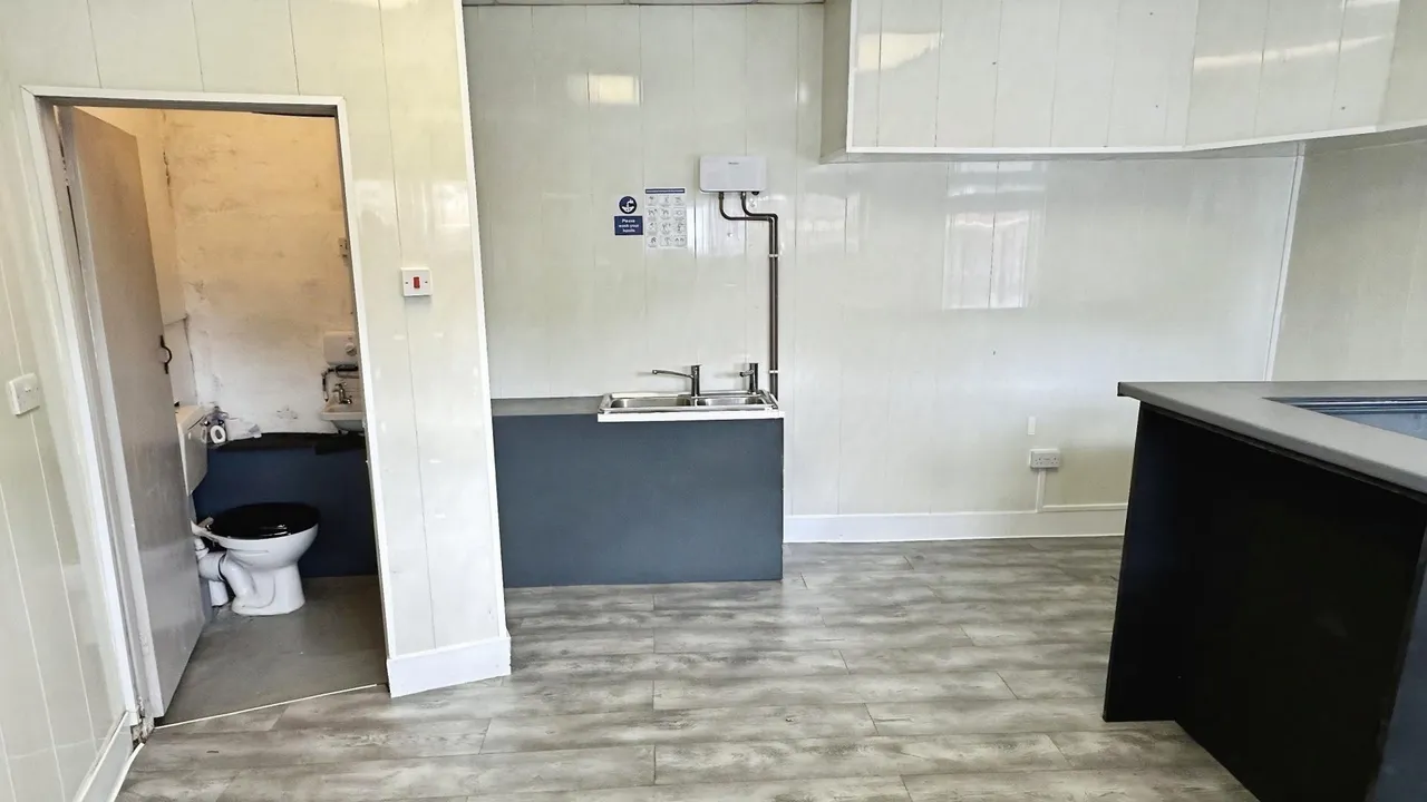 South Street, Pontypridd, CF37, photo 7