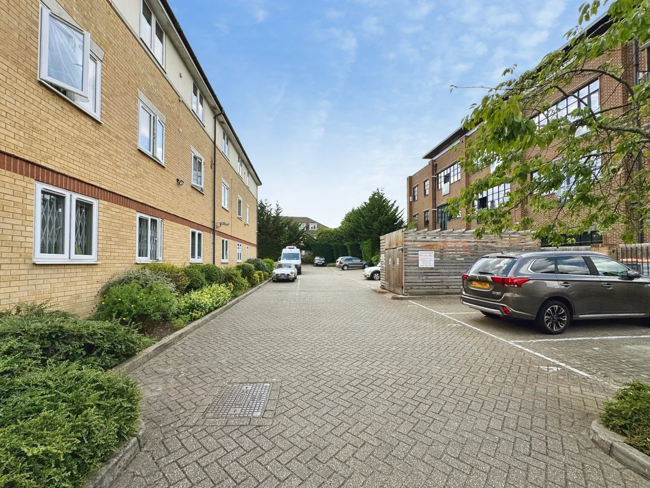 Grenville Place, Monarchs Court, NW7, photo 9