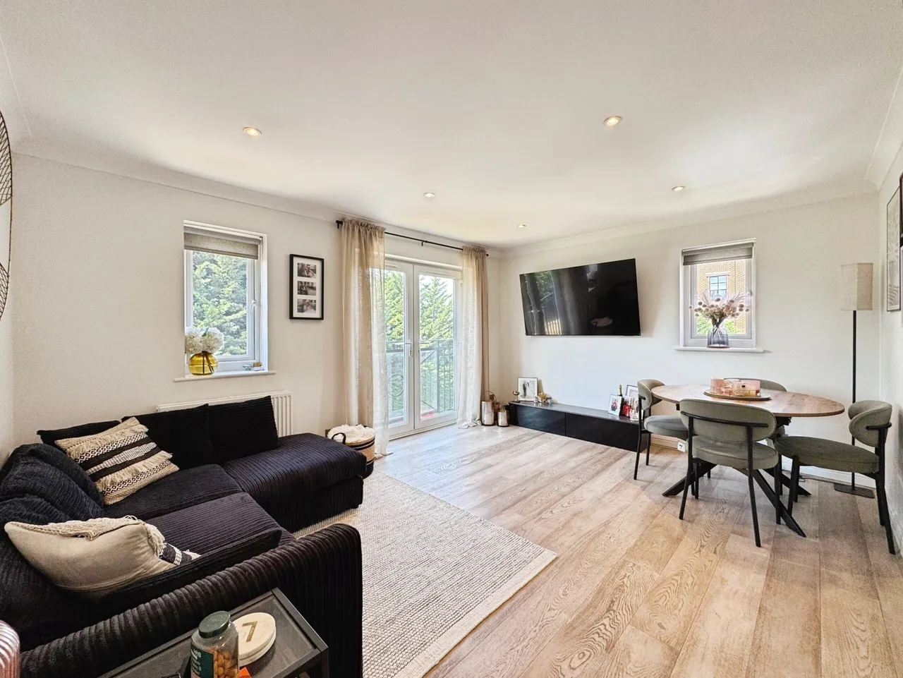2 bed flat for sale, Grenville Place, Monarchs Court, NW7