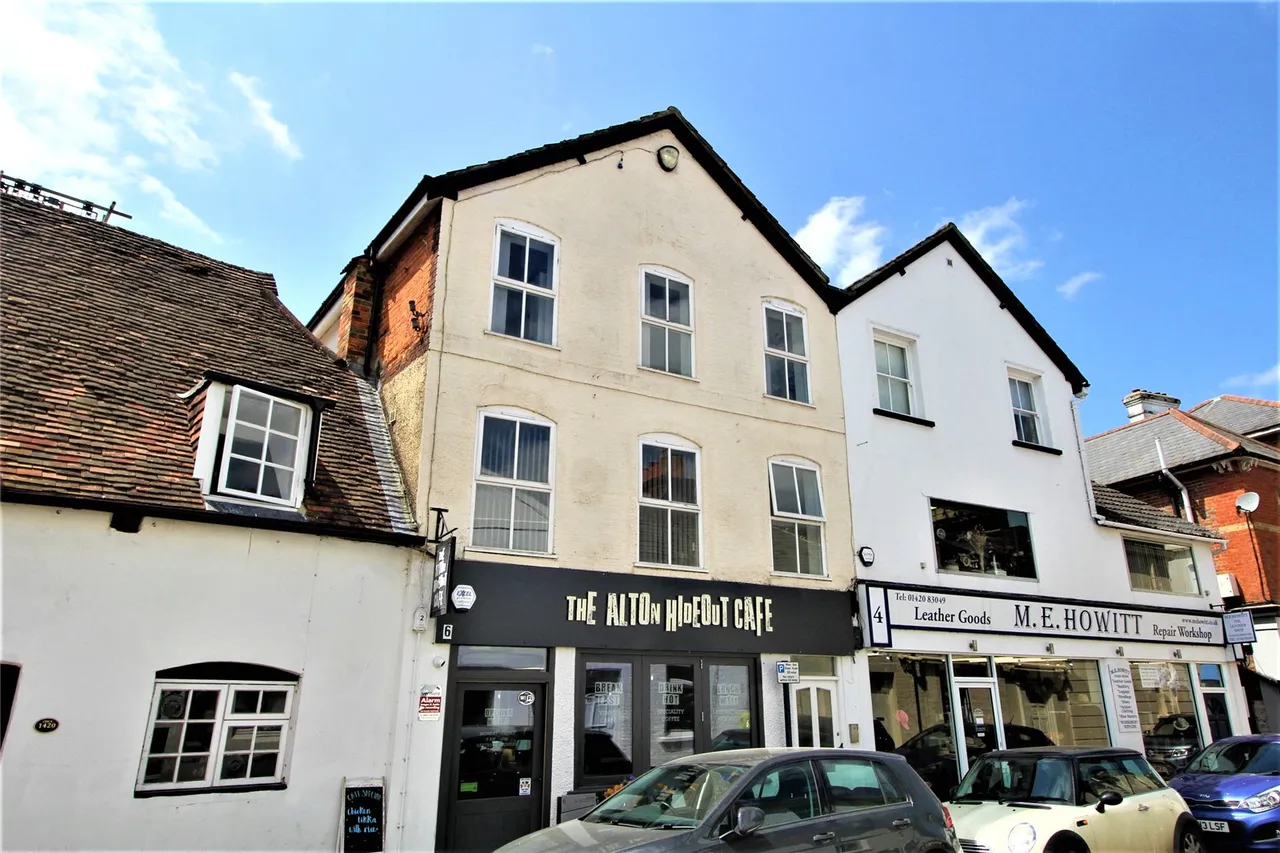 3 bed flat for sale, Turk Street, Alton, GU34