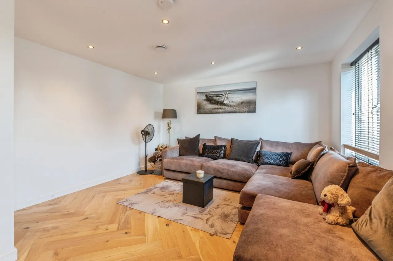 Library Crescent, Rainham, RM13, photo 14