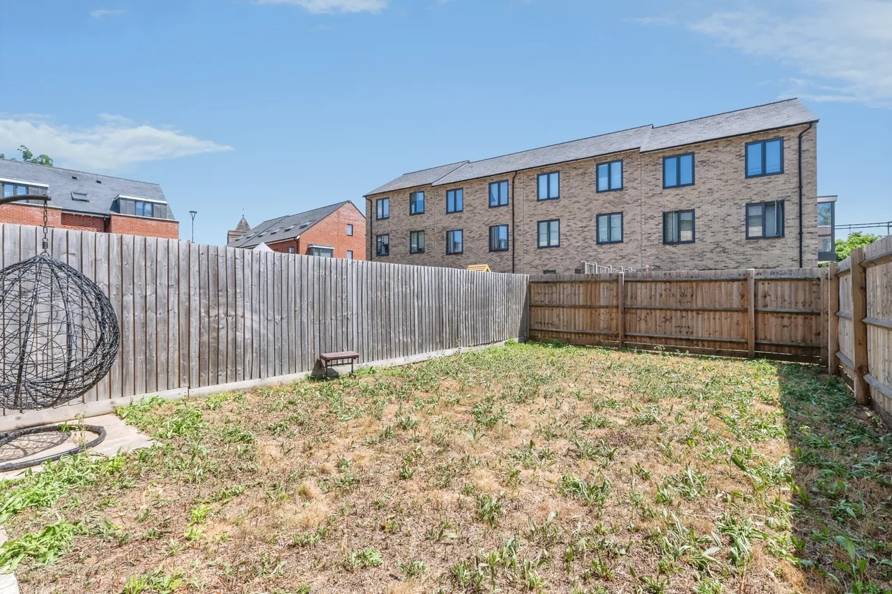 Library Crescent, Rainham, RM13, photo 6
