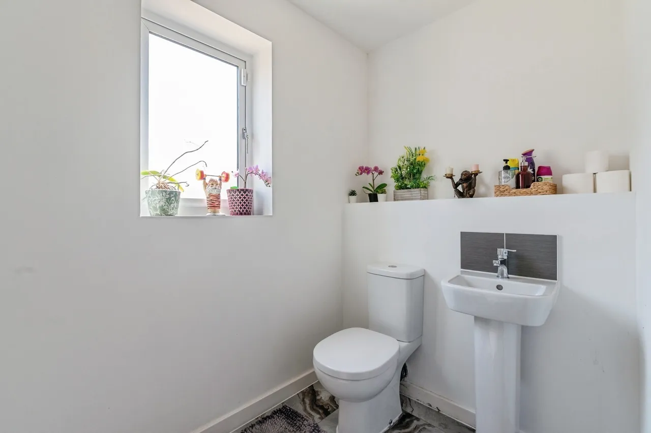 Library Crescent, Rainham, RM13, photo 13