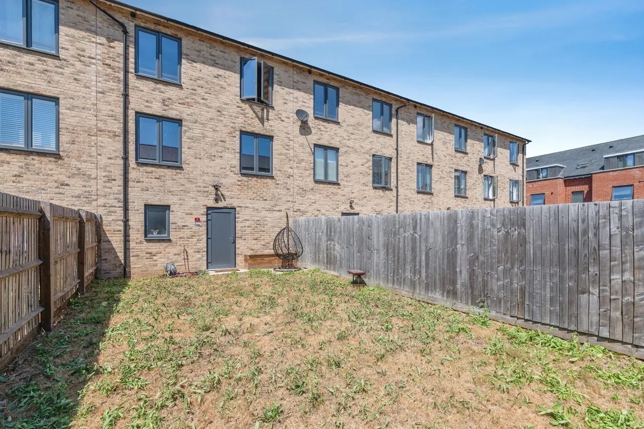 Library Crescent, Rainham, RM13, photo 12