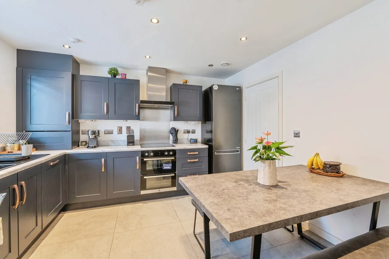 Library Crescent, Rainham, RM13, photo 4