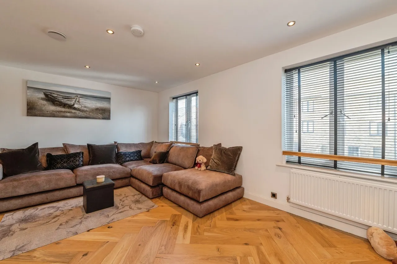 Library Crescent, Rainham, RM13, photo 17
