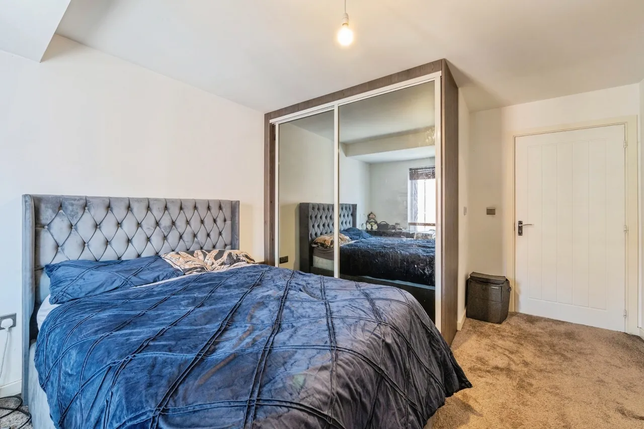 Library Crescent, Rainham, RM13, photo 2