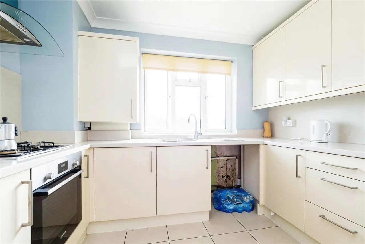 Longhayes Court, Romford, RM6, photo 8