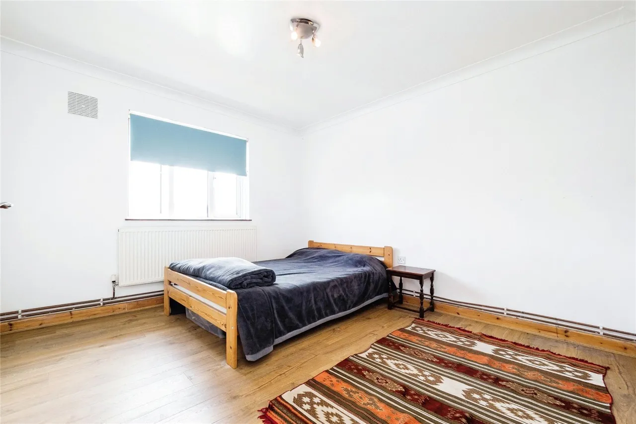 Longhayes Court, Romford, RM6, photo 13