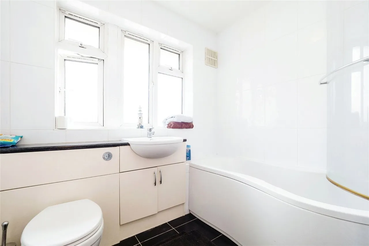 Longhayes Court, Romford, RM6, photo 7