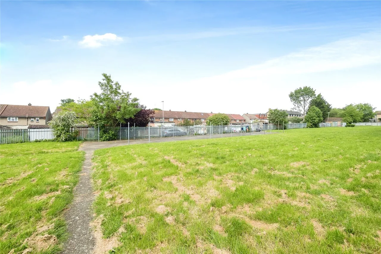 Longhayes Court, Romford, RM6, photo 6