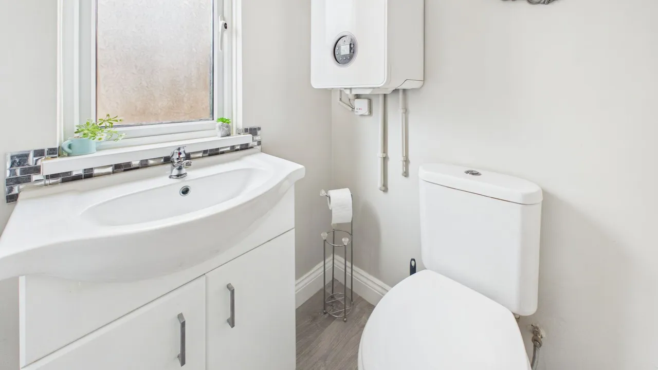 The Crescent, Morton, Bourne, PE10, photo 17