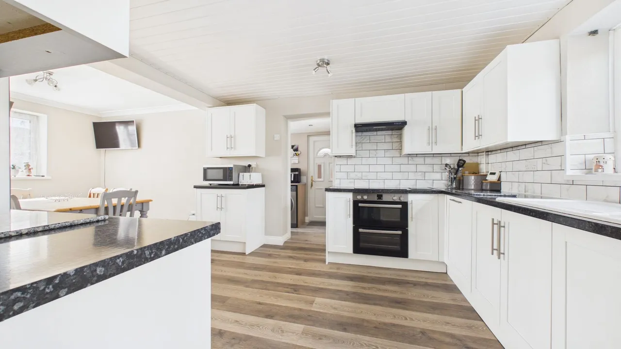 The Crescent, Morton, Bourne, PE10, photo 12