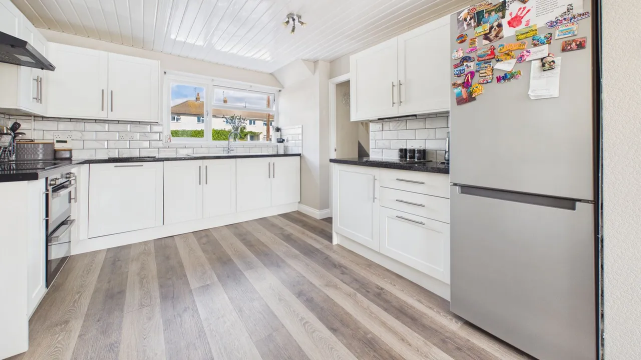 The Crescent, Morton, Bourne, PE10, photo 13