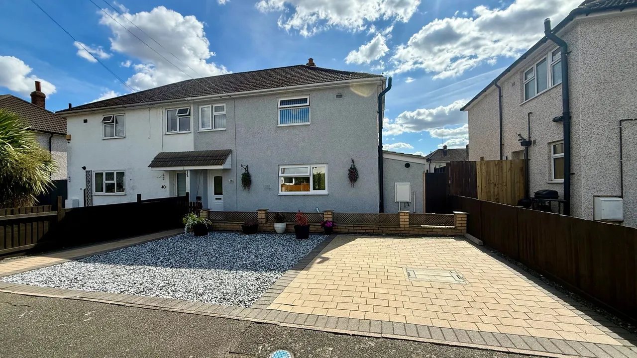 3 bed house for sale — The Crescent, Morton, Bourne, PE10