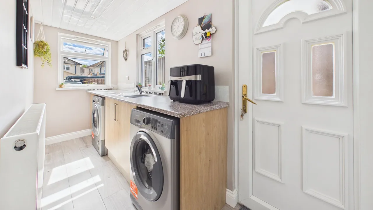 The Crescent, Morton, Bourne, PE10, photo 19