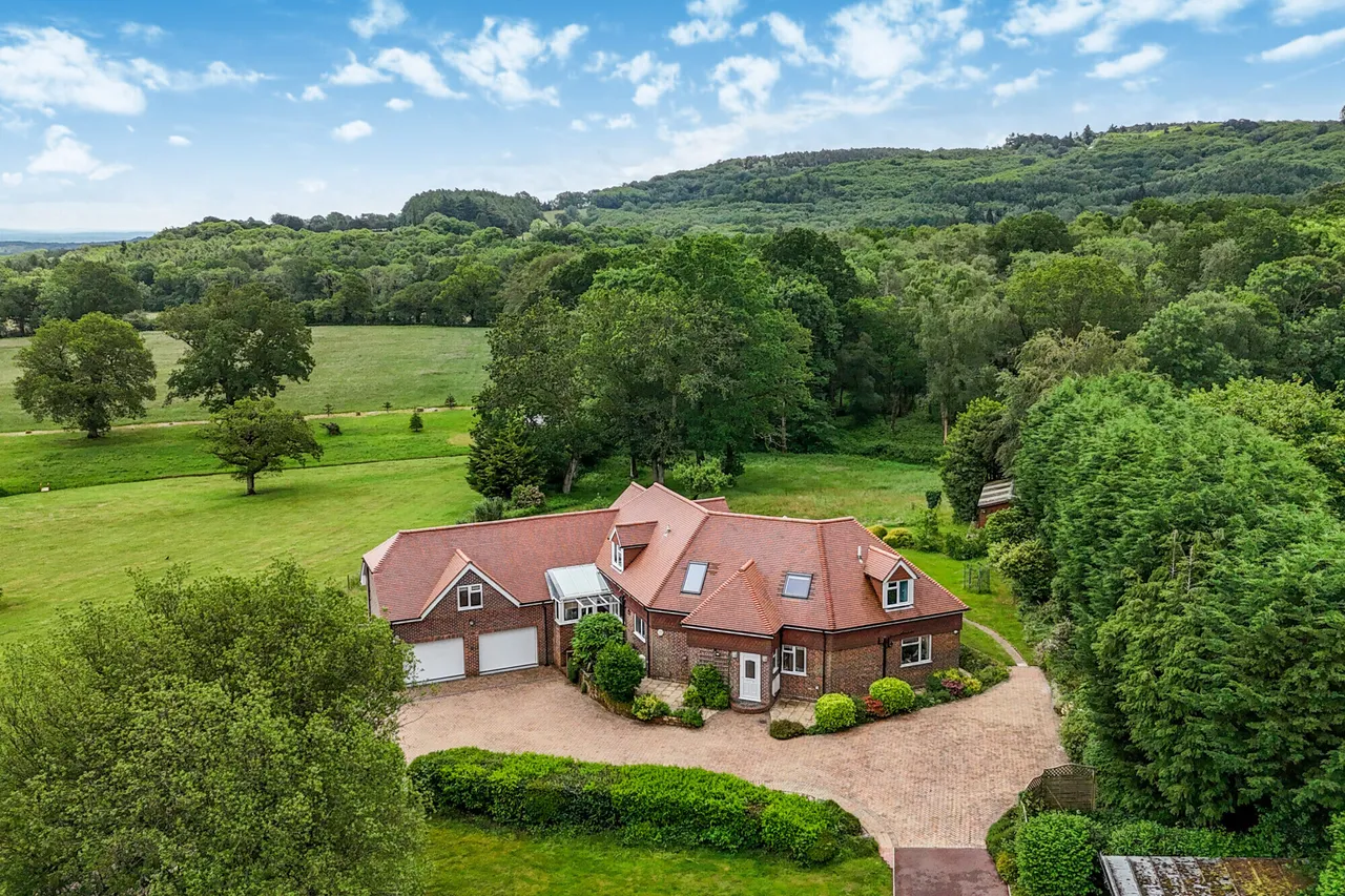 5 bed house for sale — Petworth Road, HASLEMERE, GU27