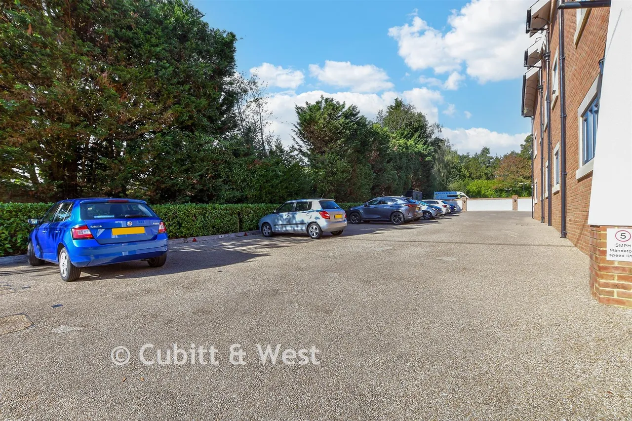 Bolnore Road, Haywards Heath, RH16, photo 17