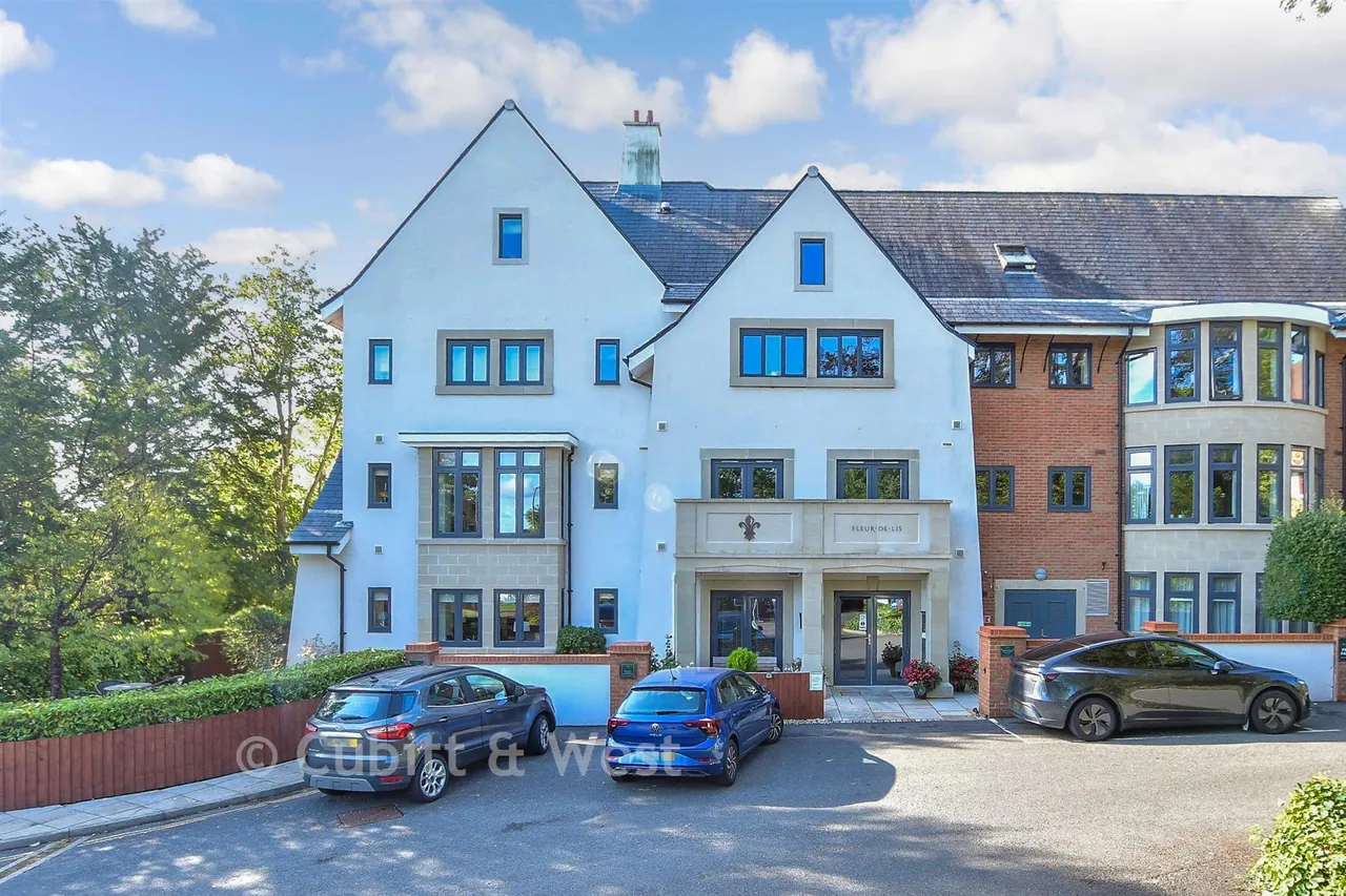 2 bed flat for sale, Bolnore Road, Haywards Heath, RH16