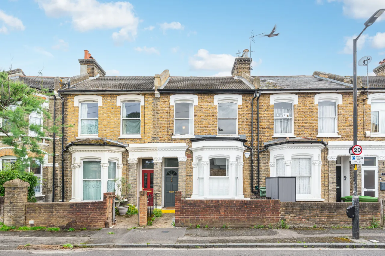 1 bed flat to rent — 25b Elcot Avenue, London