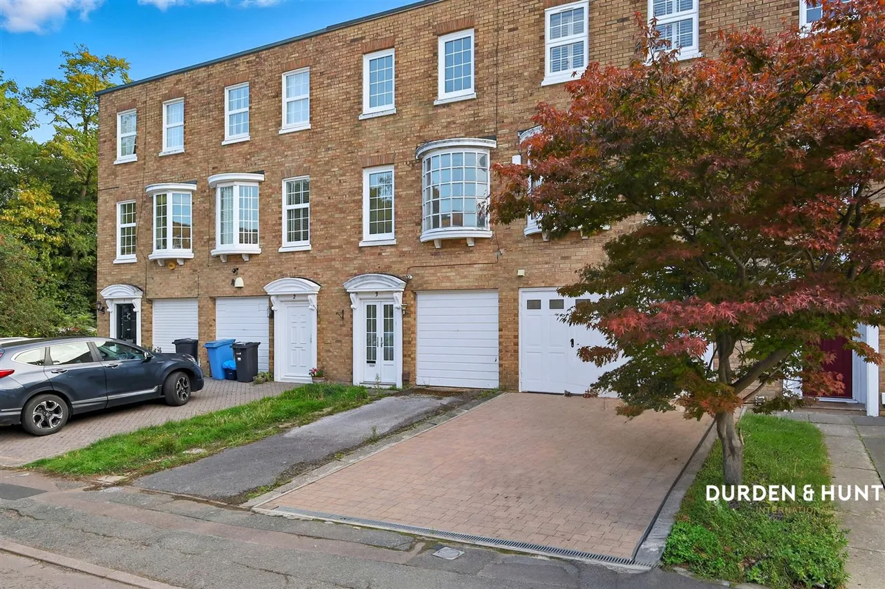 Hawthorns, Woodford Green, IG8, photo 19
