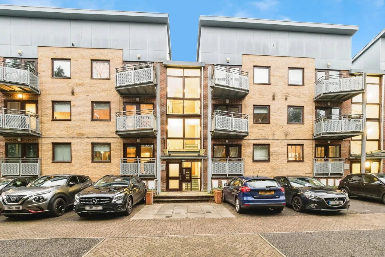 2 bed flat for sale — Mellish Way, HORNCHURCH, Essex, RM11