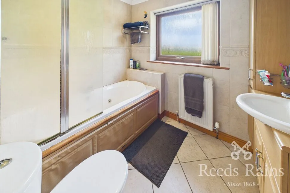 Briarwood Close, Leyland, PR25, photo 12