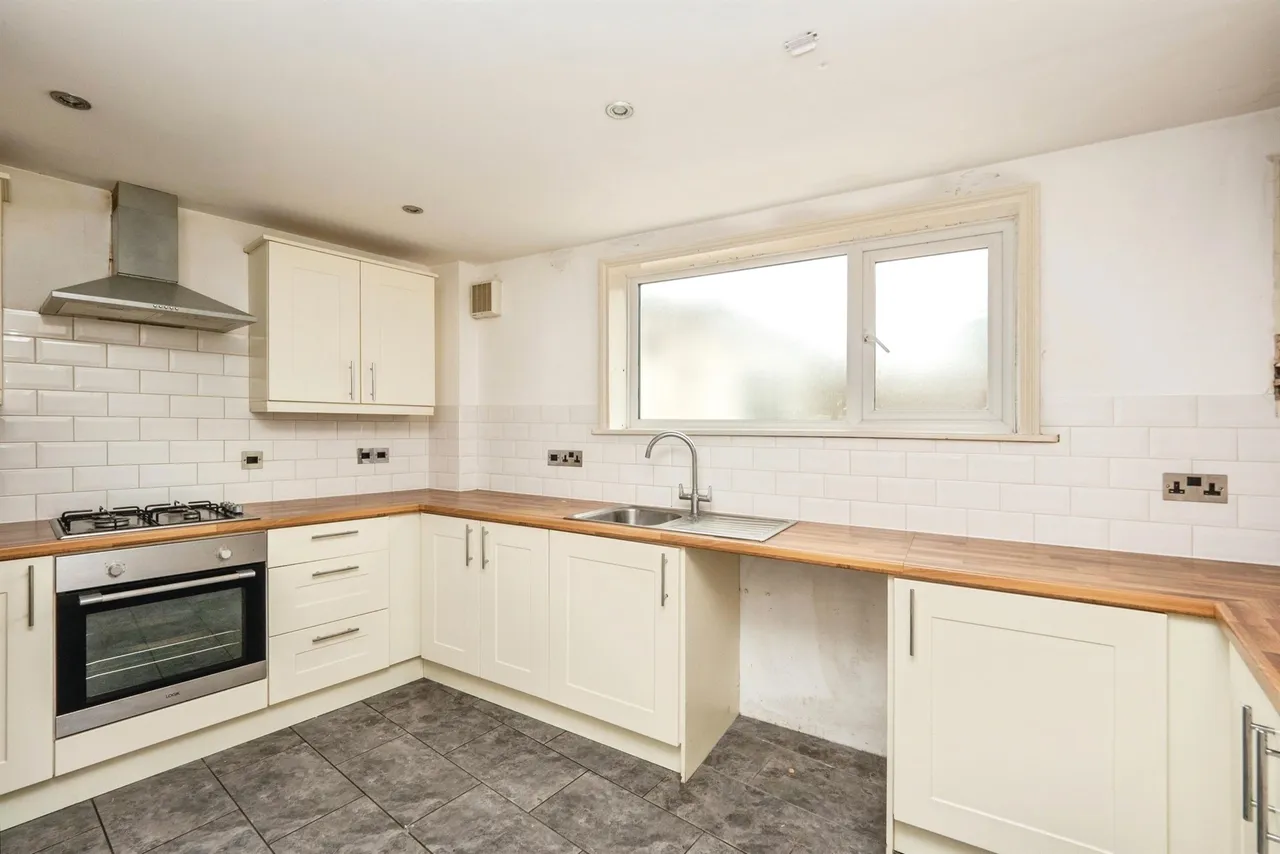 3 bed house for sale — Chickerell Road, Weymouth