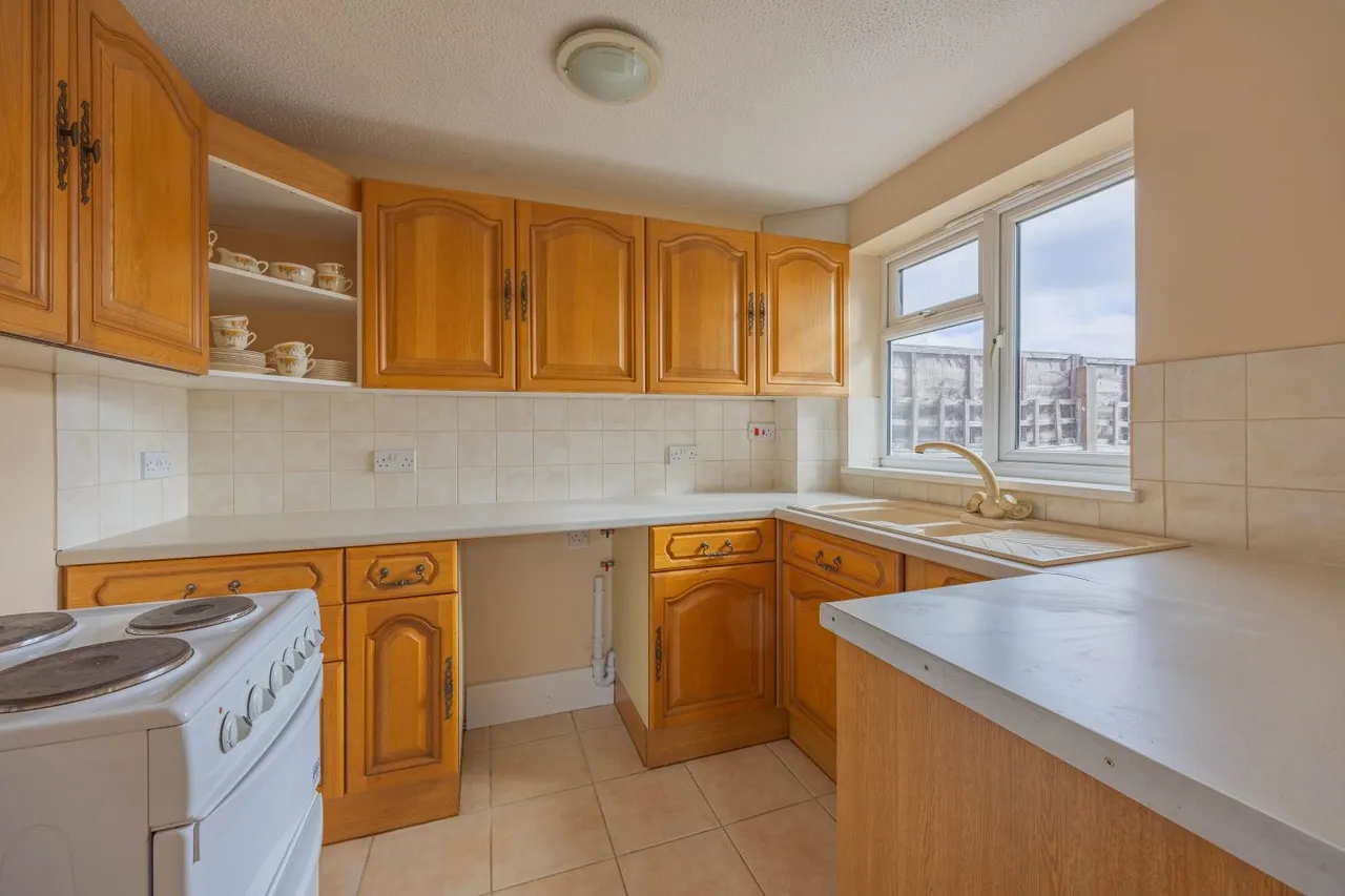 Darwin Close, Taunton, TA2, photo 3