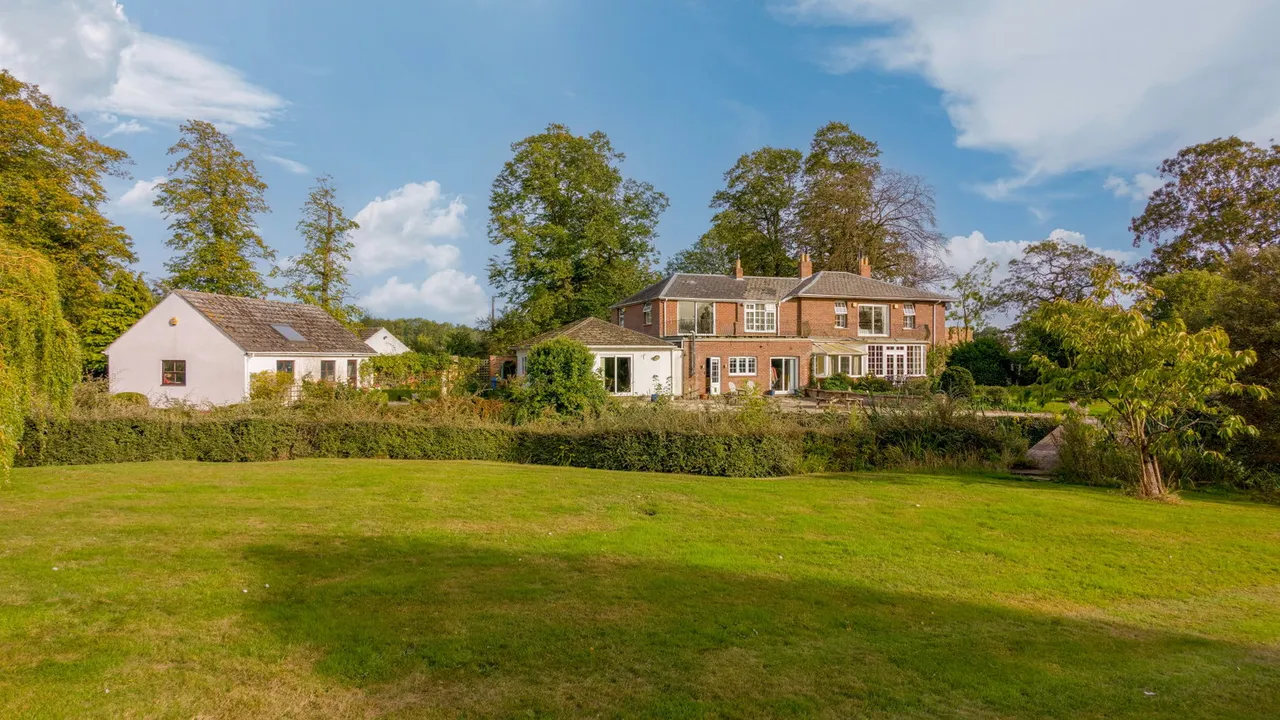 Aughton Lodge, Aughton, photo 44