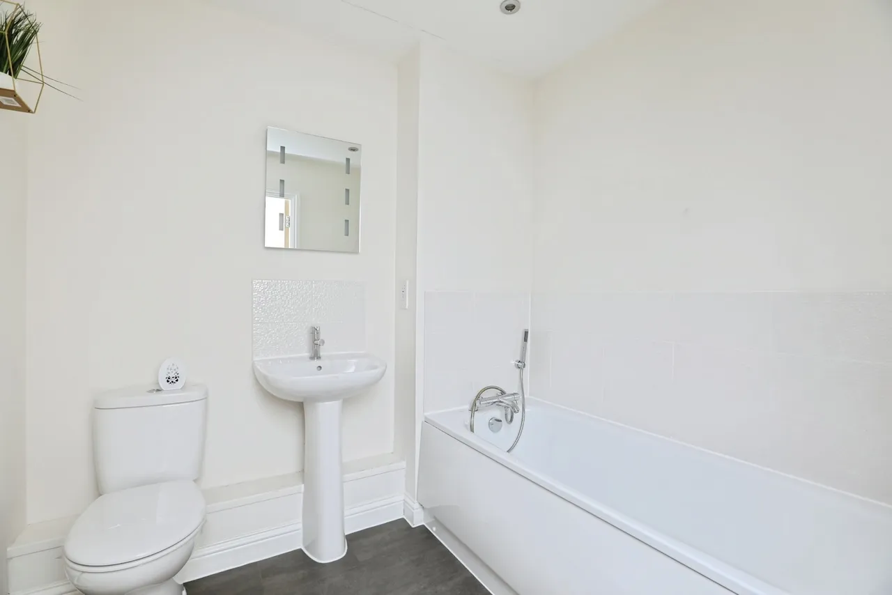 Lywood Drive, Sittingbourne, Kent, ME10, photo 18