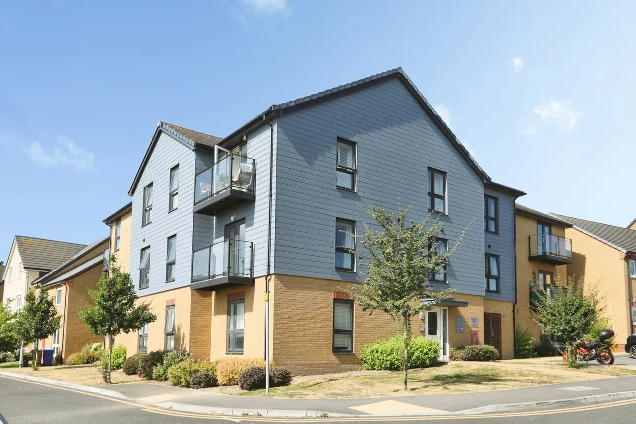 2 bed flat for sale — Lywood Drive, Sittingbourne, Kent, ME10