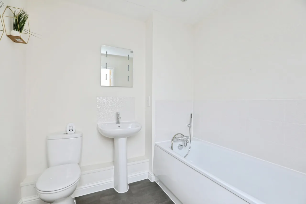 Lywood Drive, Sittingbourne, Kent, ME10, photo 9