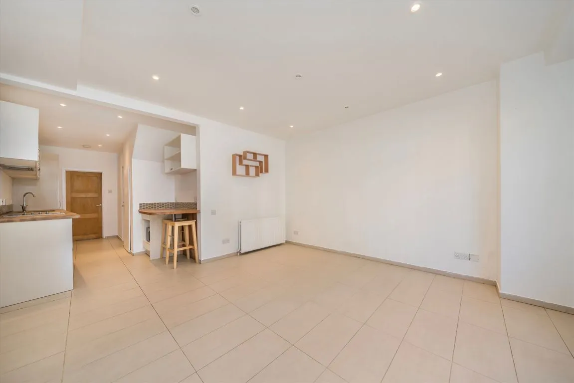 St. James's Drive, SW17, photo 3
