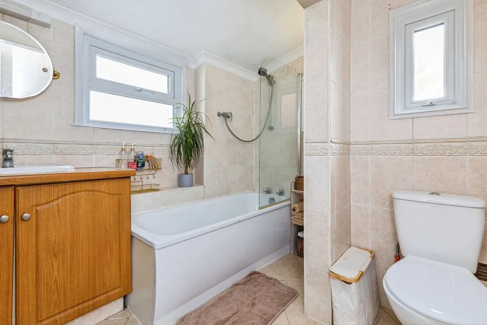 Wainscott Road, Wainscott, Kent, ME2, photo 7