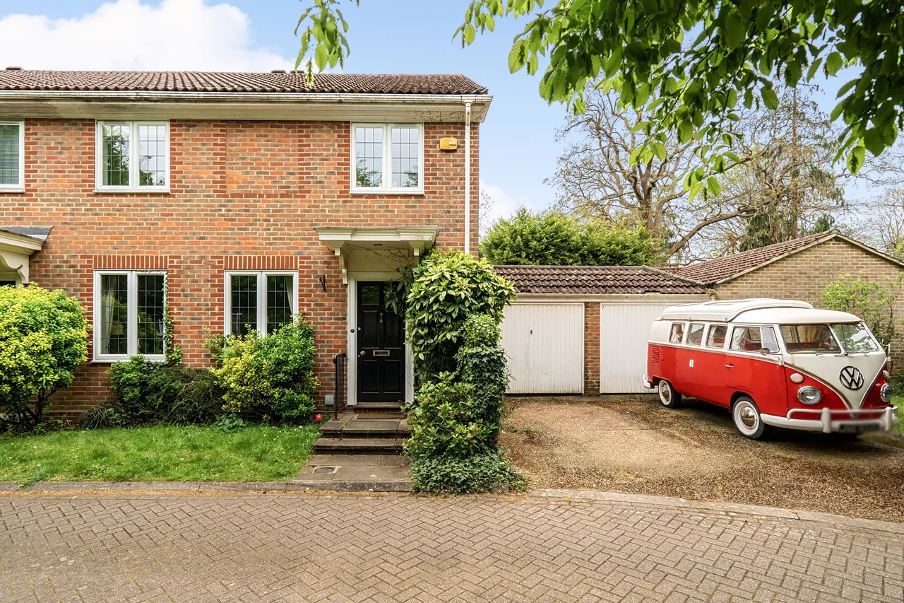 4 bed house for sale — Dove House Green, Weybridge, KT13
