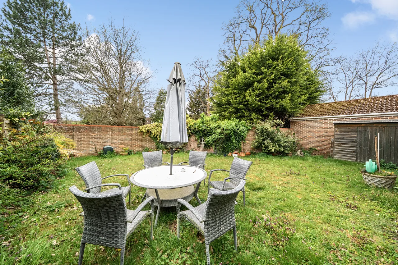 Dove House Green, Weybridge, KT13, photo 11