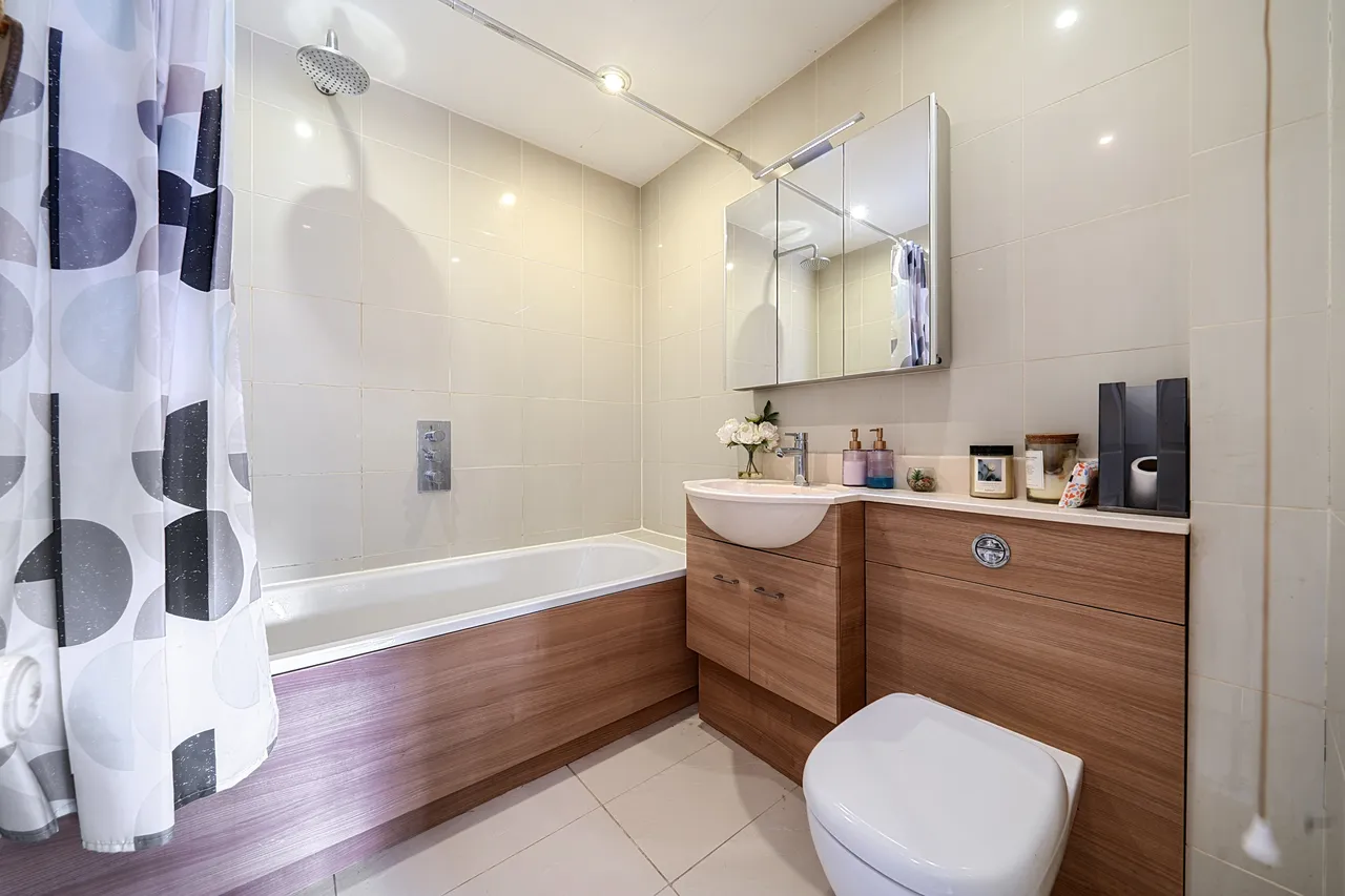 Dove House Green, Weybridge, KT13, photo 9