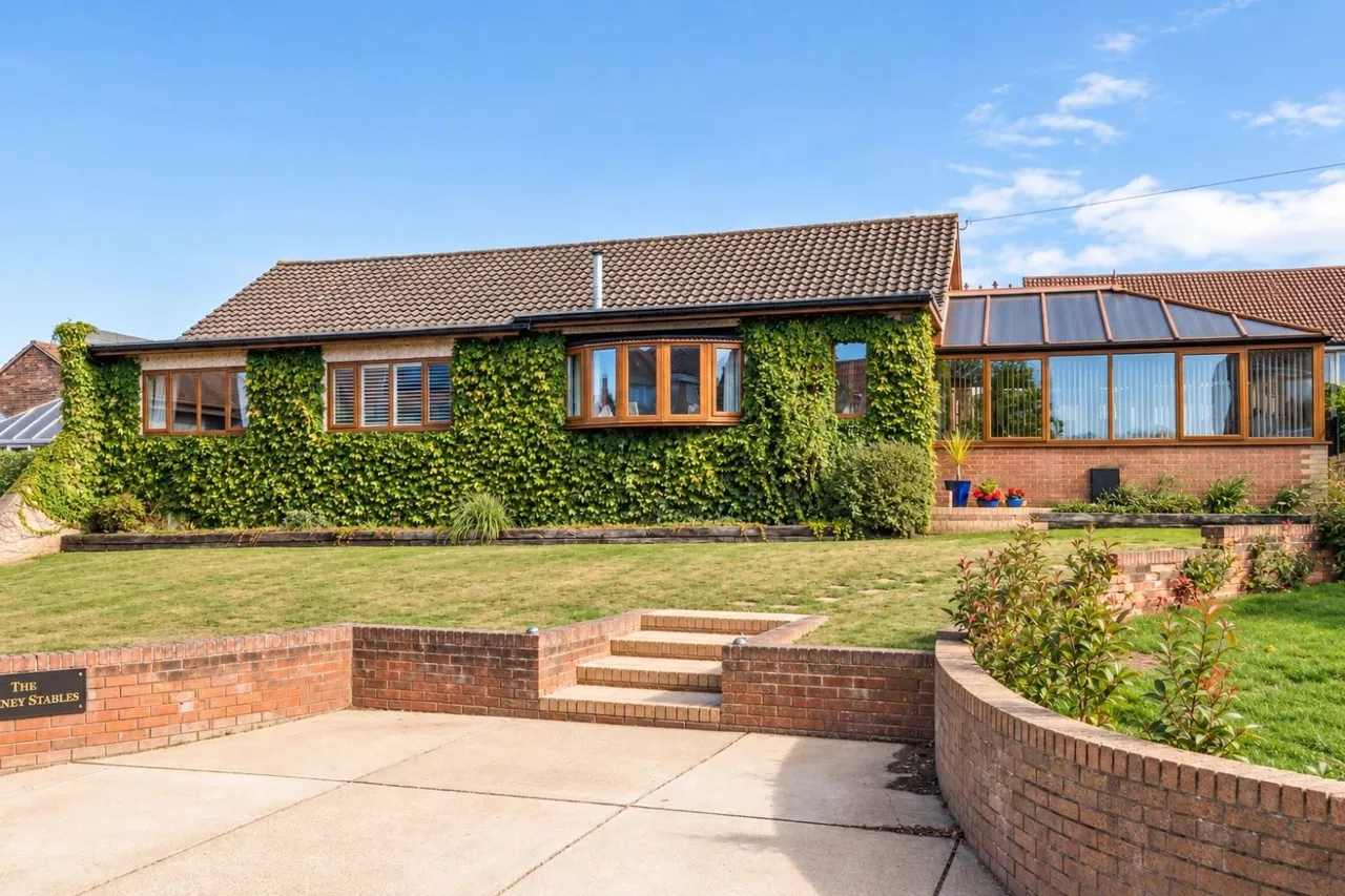 3 bed house for sale, Manor Road, Sheffield, S26