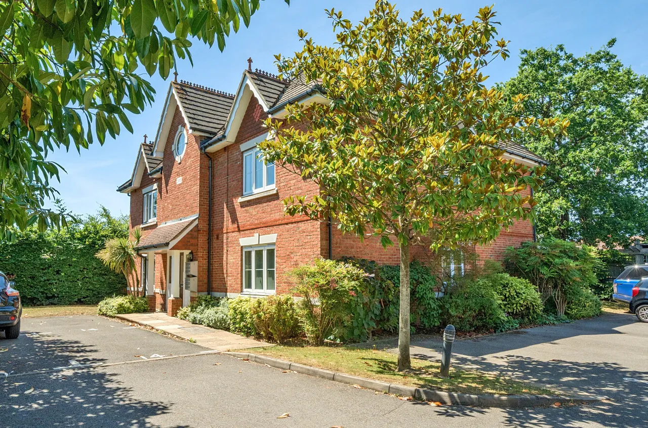 2 bed flat for sale — Reading Road, Winnersh, Wokingham, Berkshire, RG41 5PP