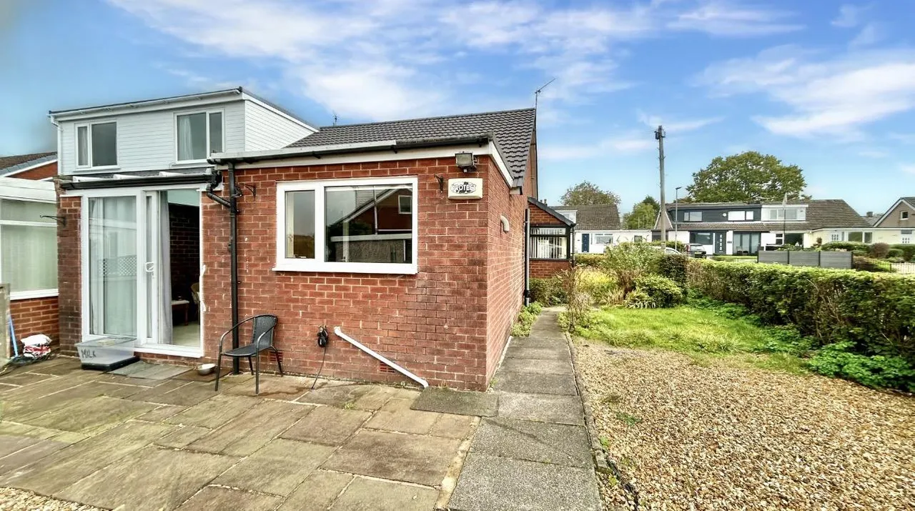 Cowley Crescent, Padiham, BB12, photo 13