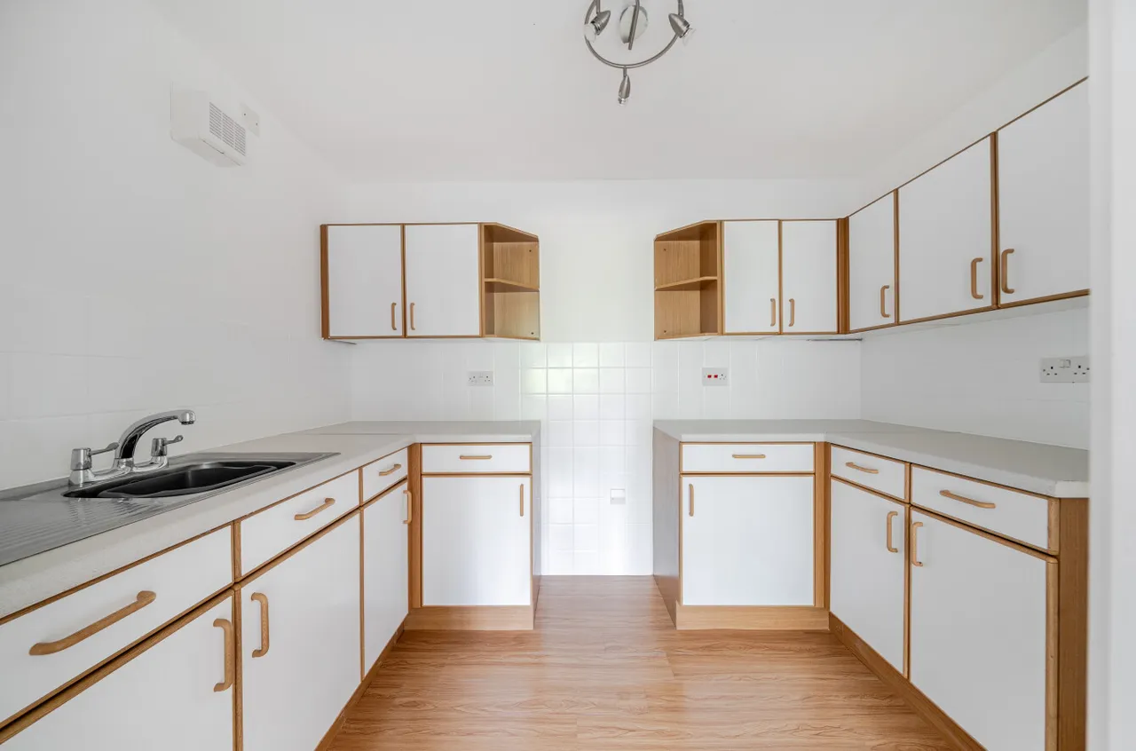 Summers Road, Farncombe, GU7, photo 4