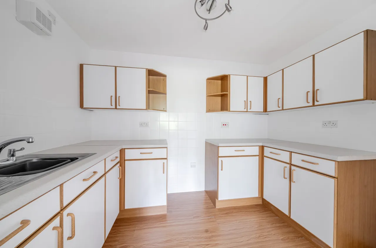 Summers Road, Farncombe, GU7, photo 9