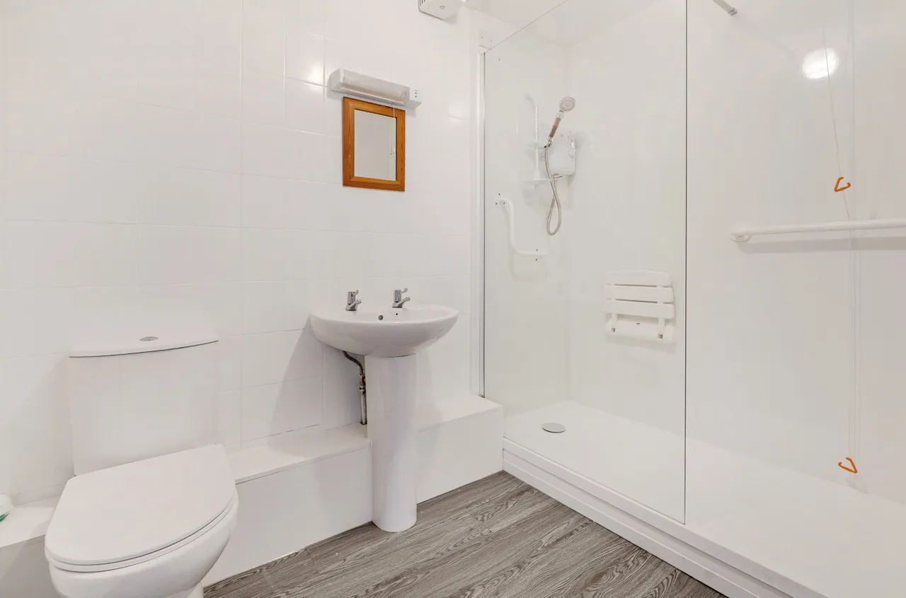 Summers Road, Farncombe, GU7, photo 14