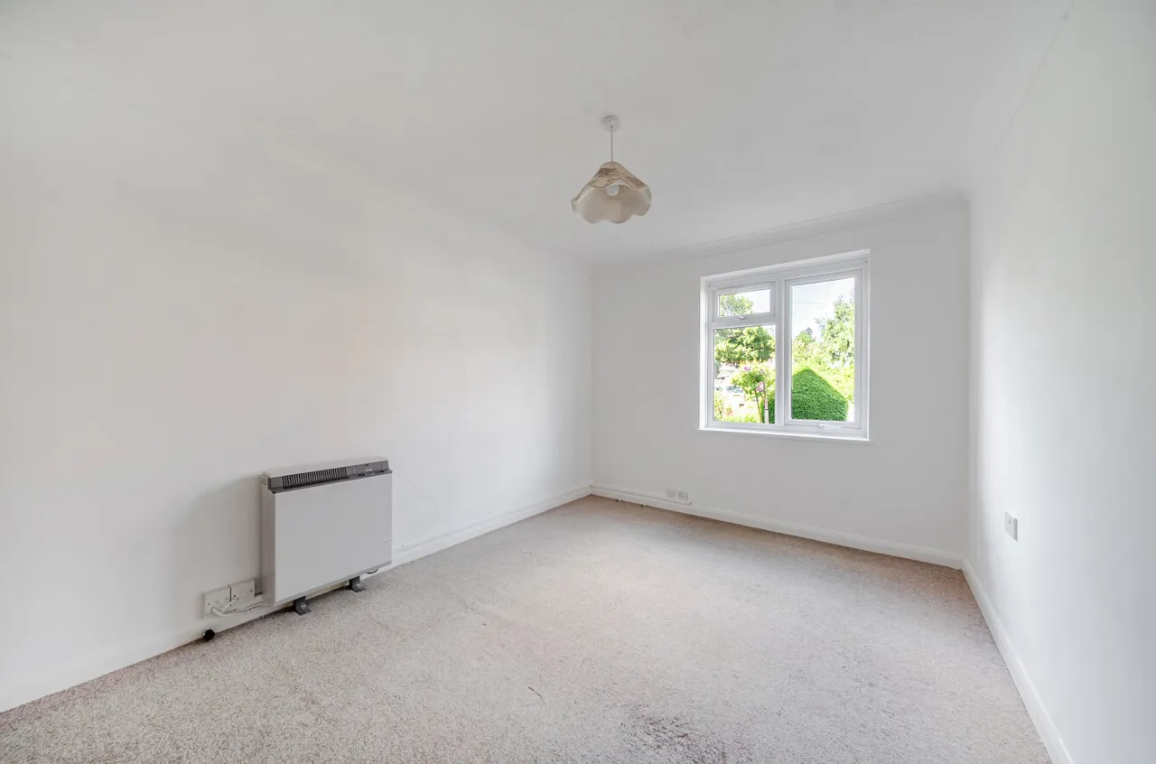 Summers Road, Farncombe, GU7, photo 3